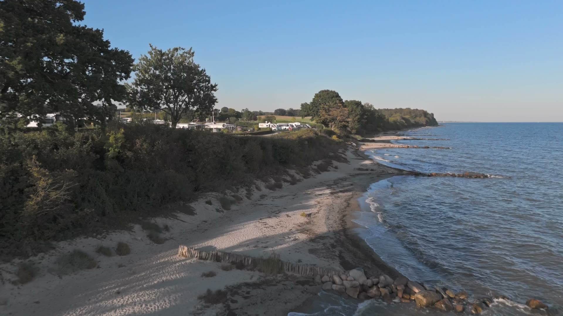 Ostsee Camping Elfenschlucht – Luftaufnahme des Campingplatzes an der Lübecker Bucht